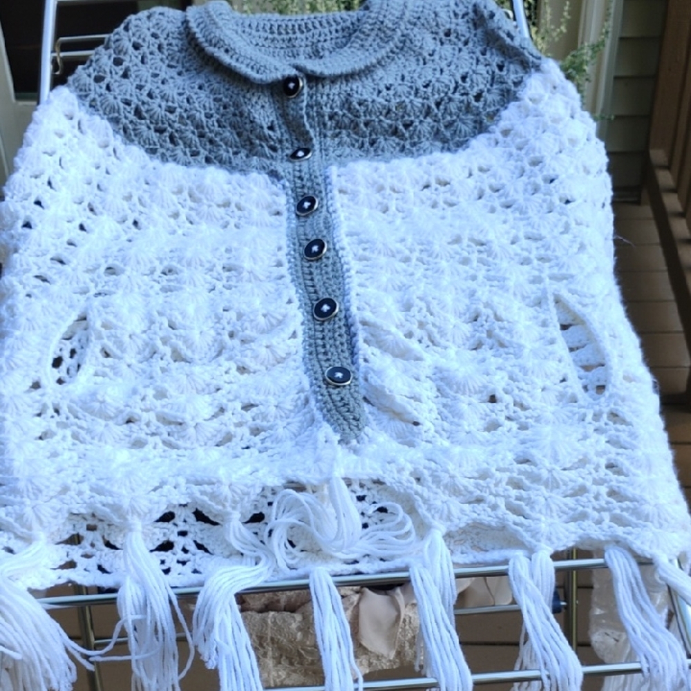 Elegant Gray and White Women's Sweater